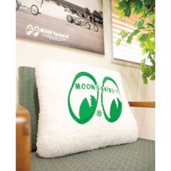 (CC-CS) MOON Equipped Eyeshape Fleece Pillow [MQG198]